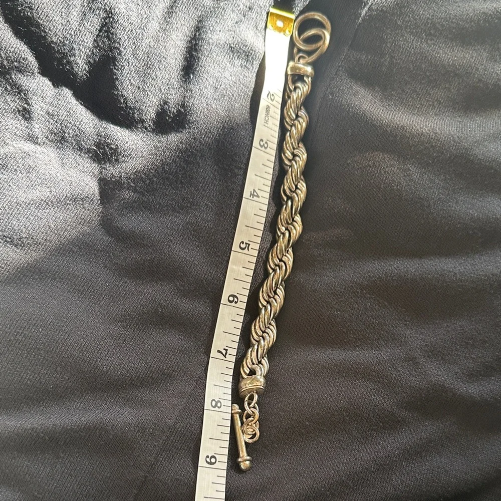 Elegant Silver Twist Bracelet - Picture 3 of 3